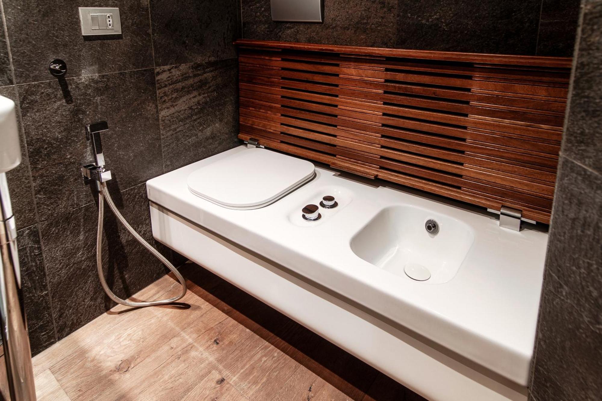 First & Urban Oasis - By Myhomeincomo Buitenkant foto